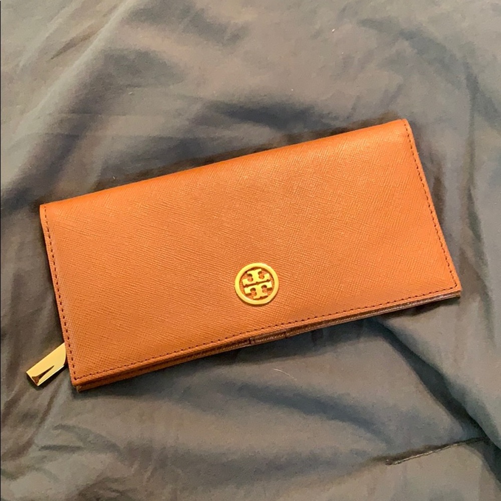 Tory Burch Robinson Flat Wallet Brown